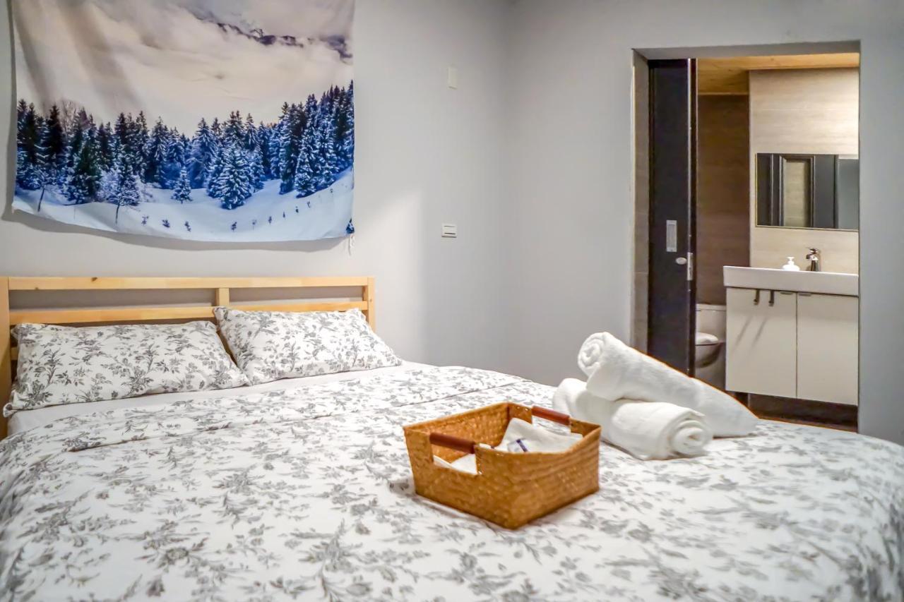 World Inn 窩二樓小客棧民宿 Città di Hualien Esterno foto