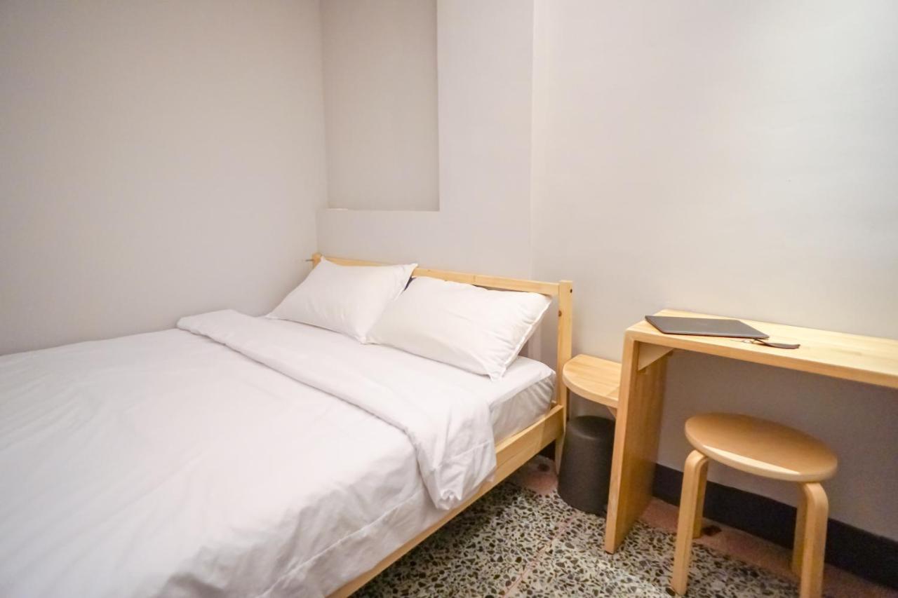 World Inn 窩二樓小客棧民宿 Città di Hualien Esterno foto