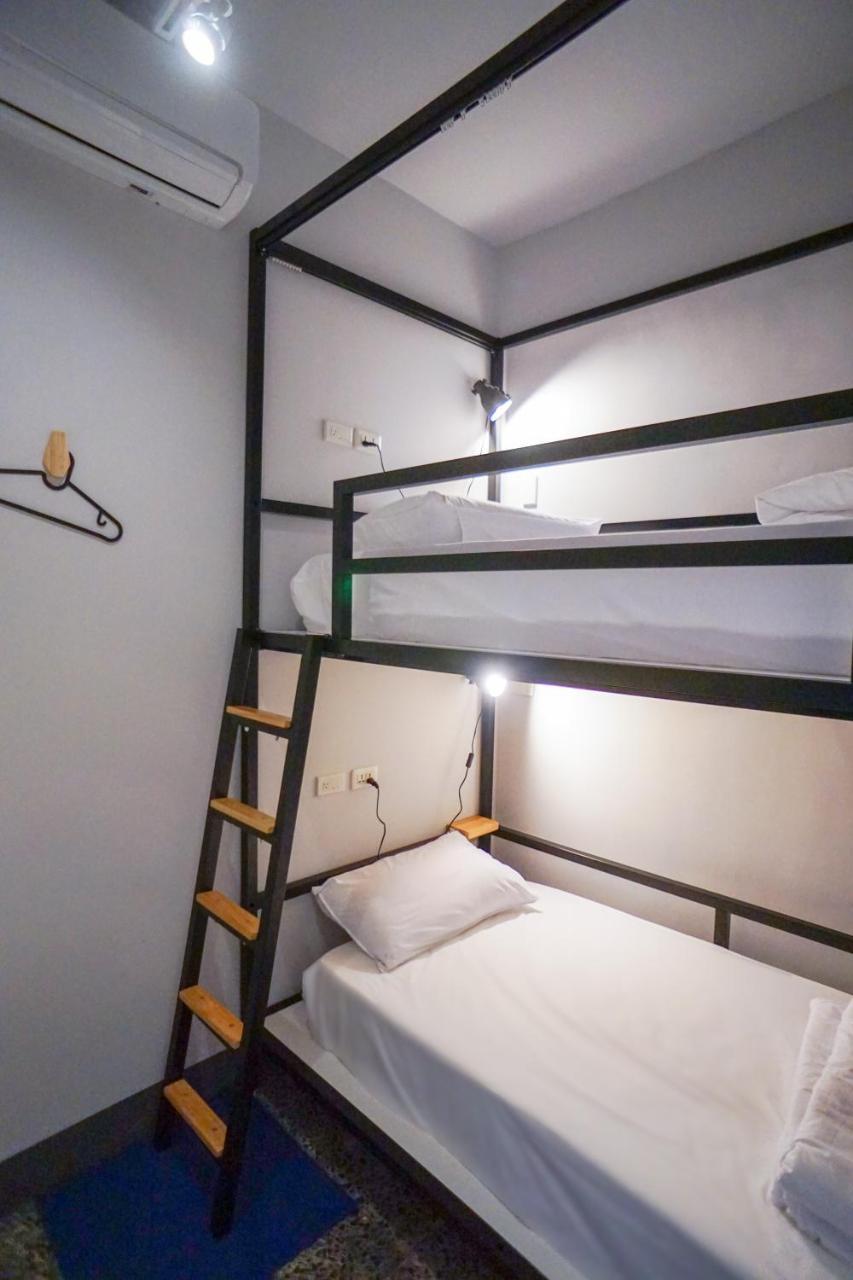 World Inn 窩二樓小客棧民宿 Città di Hualien Esterno foto