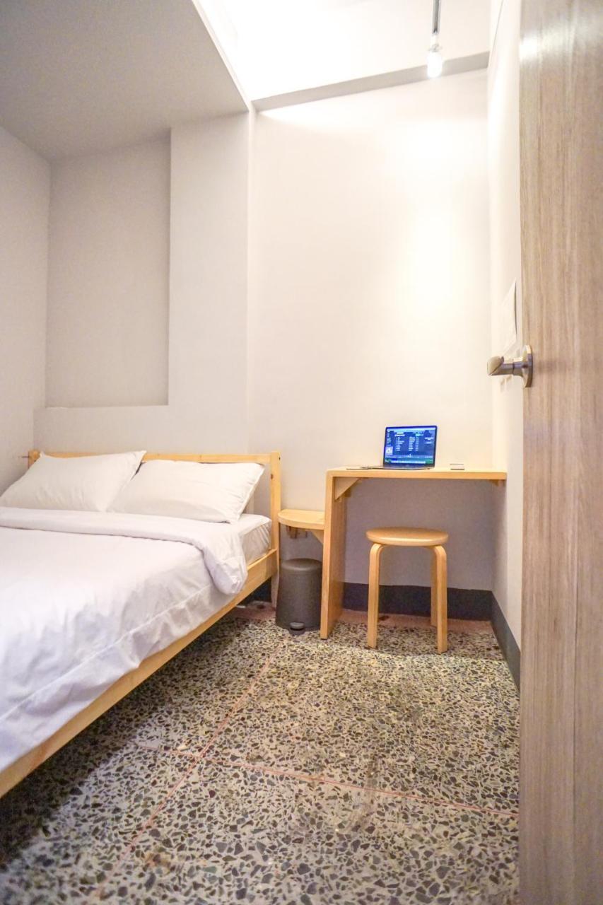 World Inn 窩二樓小客棧民宿 Città di Hualien Esterno foto
