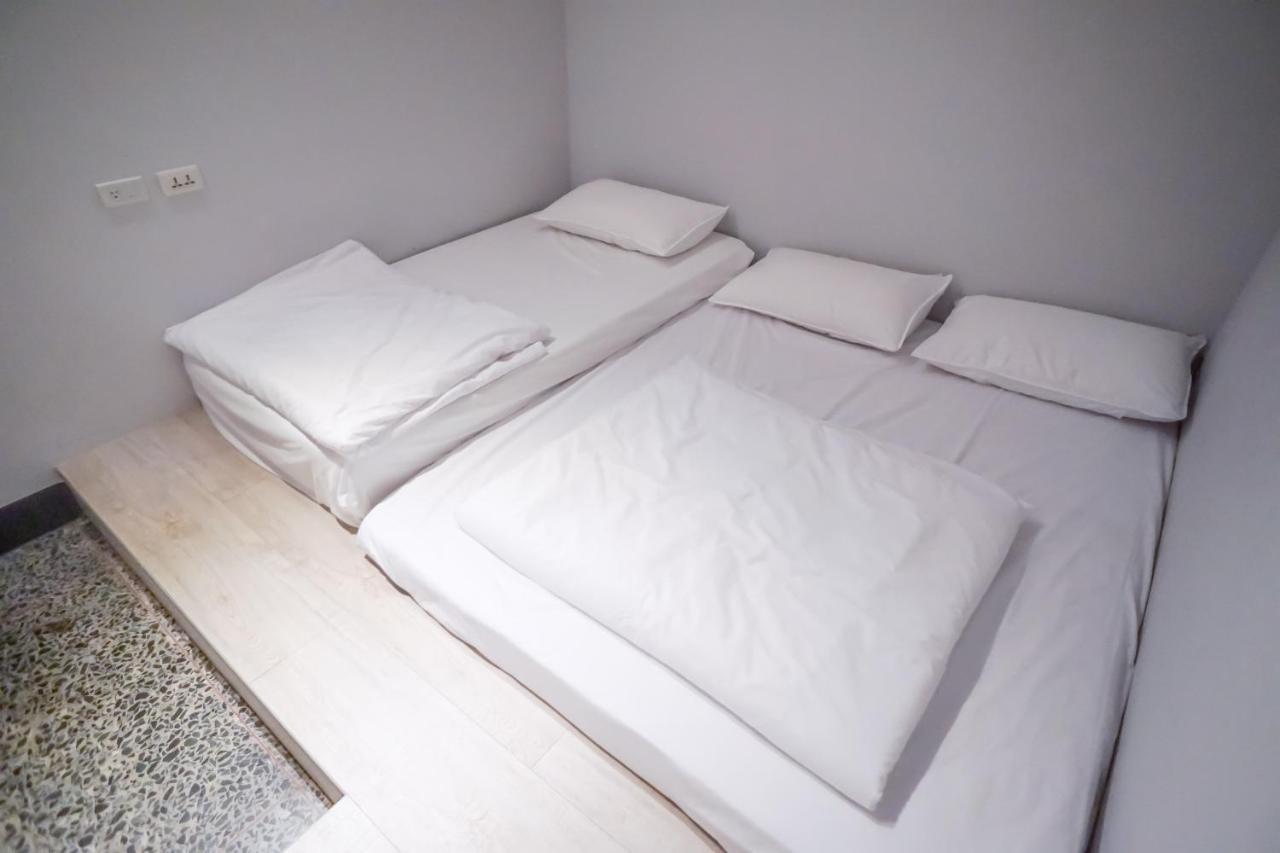 World Inn 窩二樓小客棧民宿 Città di Hualien Esterno foto