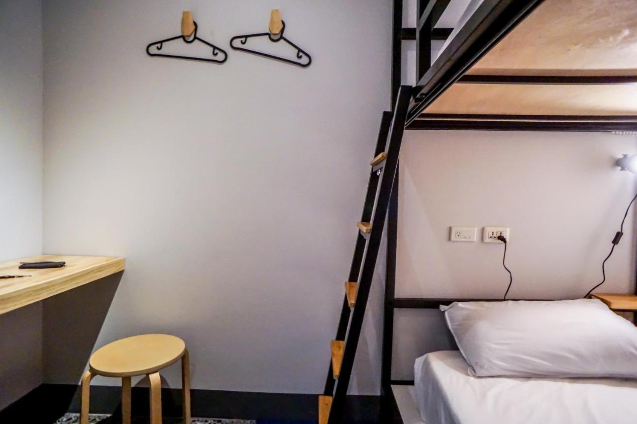 World Inn 窩二樓小客棧民宿 Città di Hualien Esterno foto